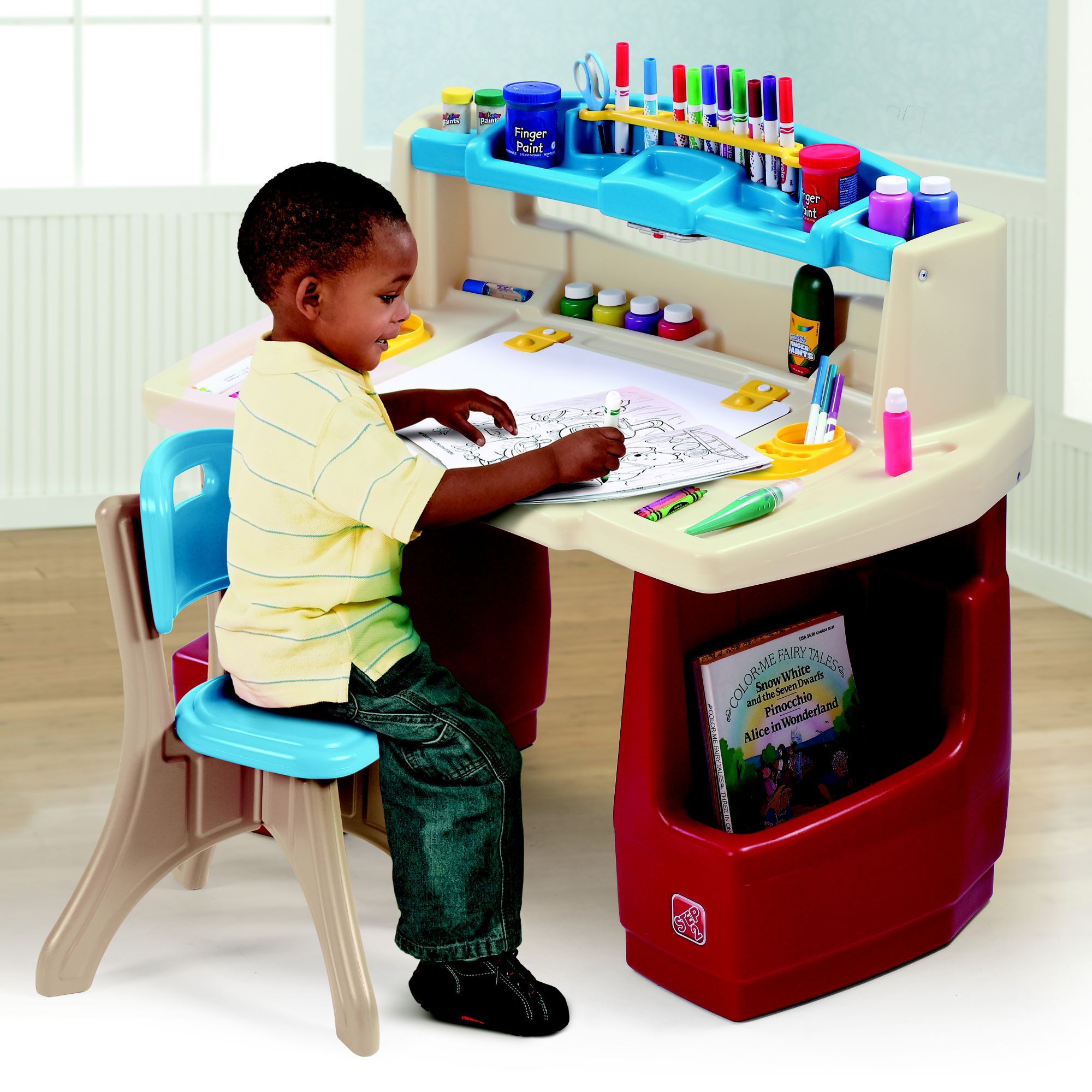 Step2 Deluxe Art Master Kids Desk