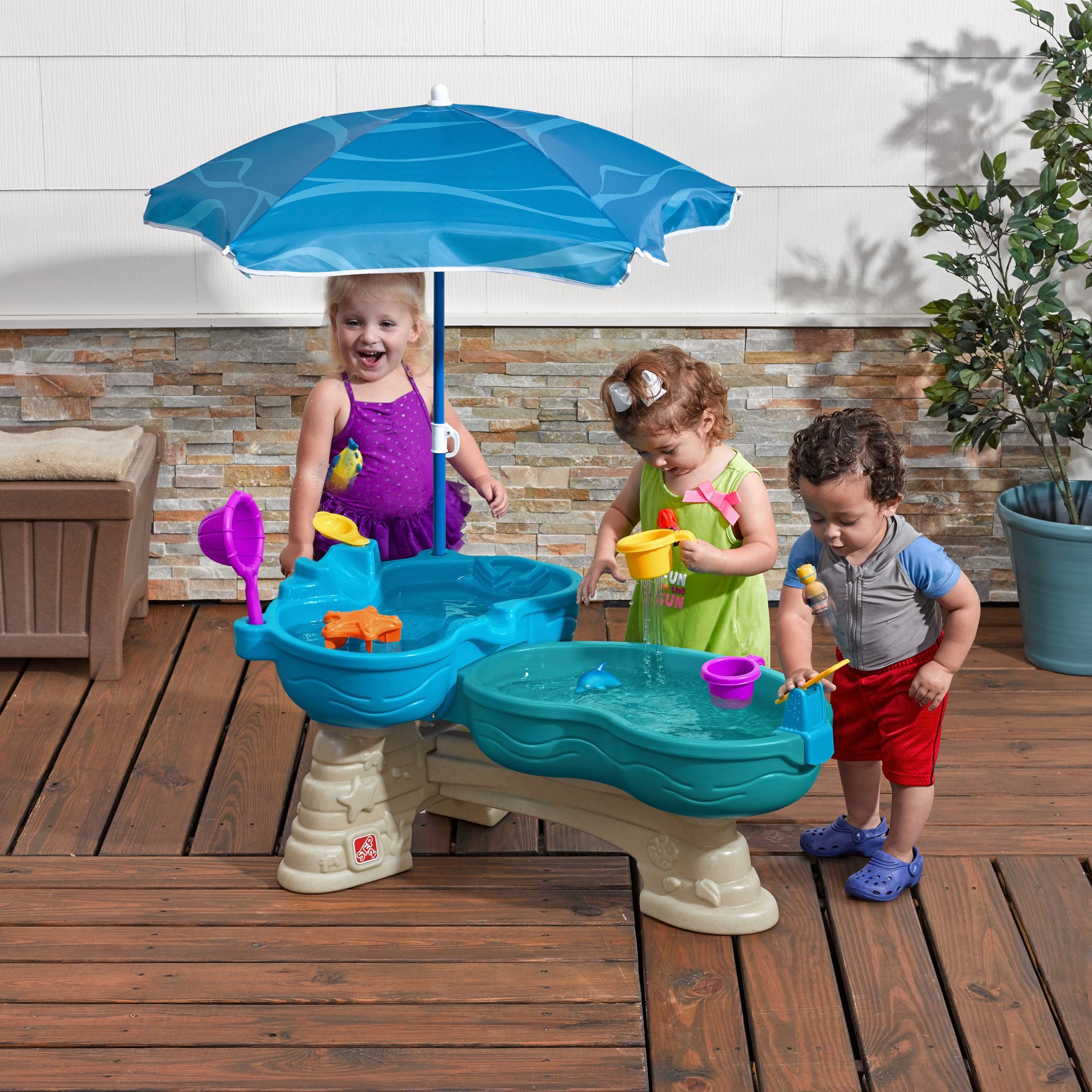 Kids water store table with umbrella