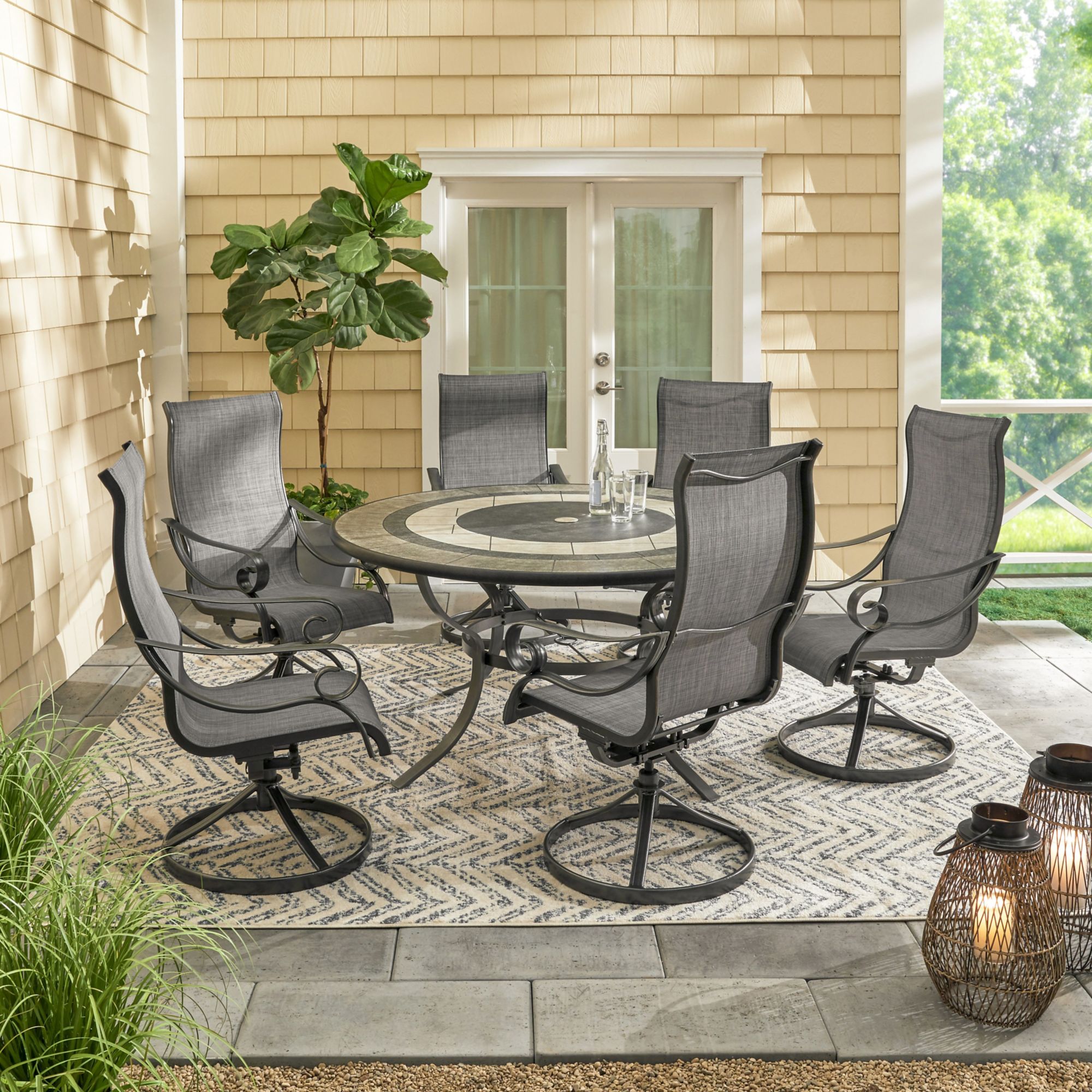 Round outdoor patio discount set