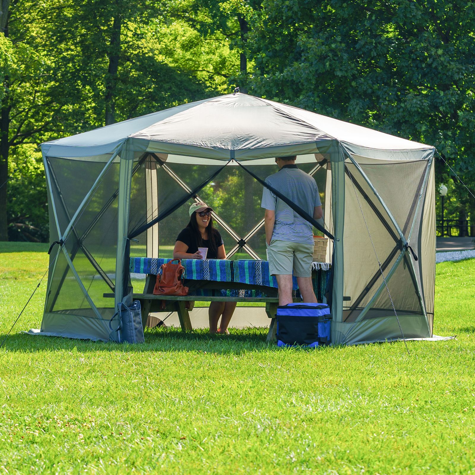 Pop up outlet screened gazebo