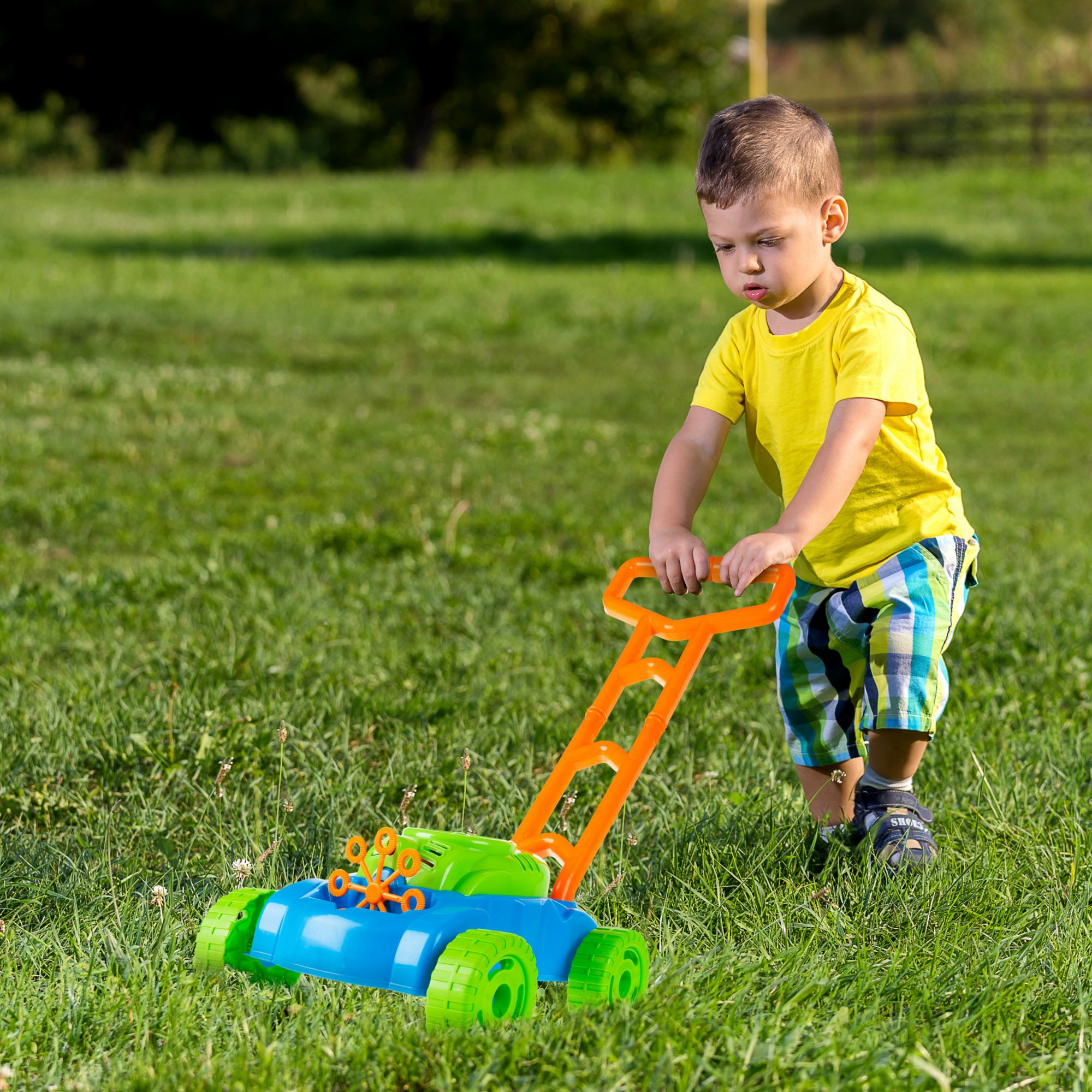 Children's lawn mower with hot sale bubbles