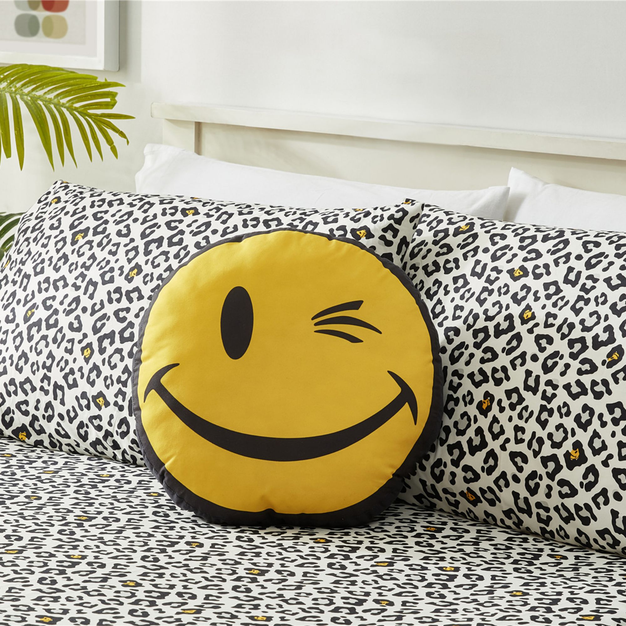 Joe Boxer Fun Prints Ultra Soft Smile Wink Pillow