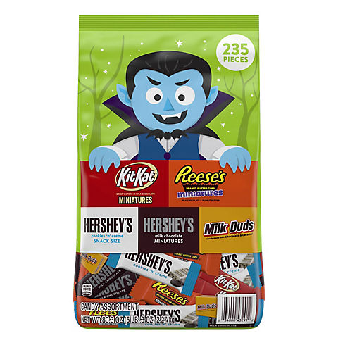 Hershey's Chocolate and White Creme Assortment Candy, Halloween, Bulk Variety Bag, 235 Pc./80.3 oz.