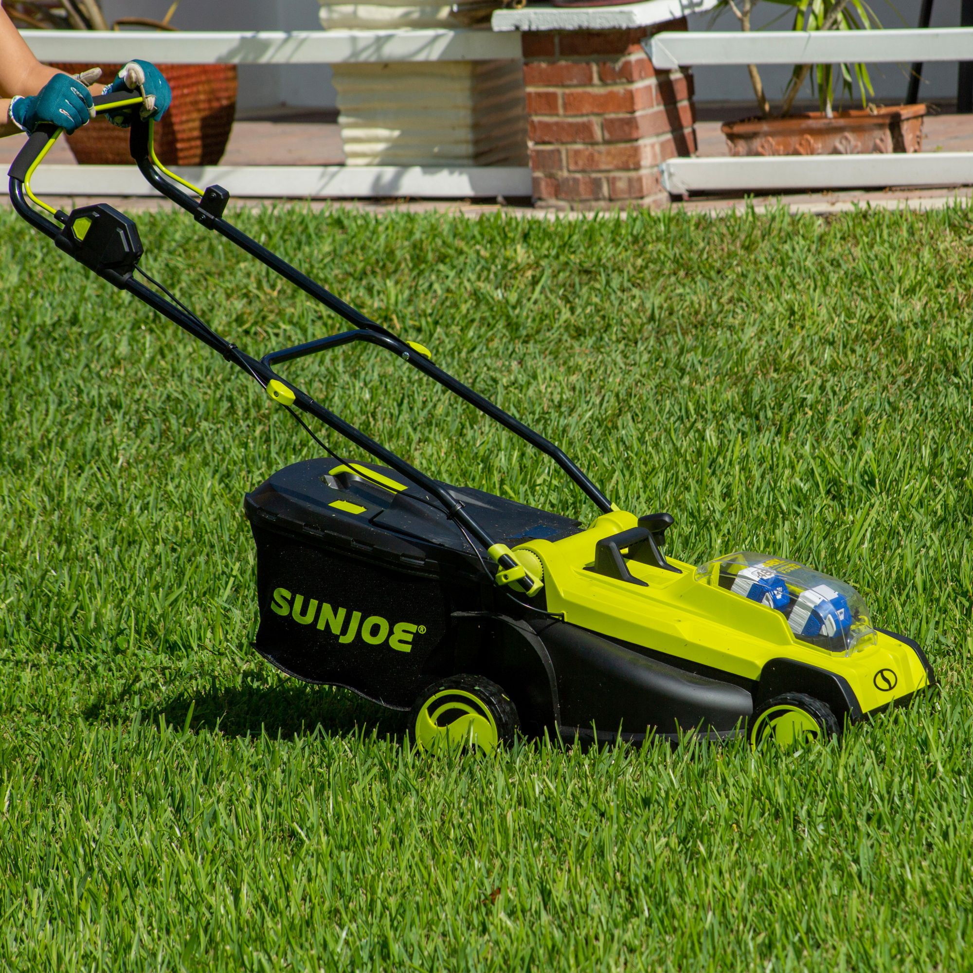 Sun Joe 24V iON+ 15 Cordless Push Reel Mower, Rear Bag w/4.0-Ah