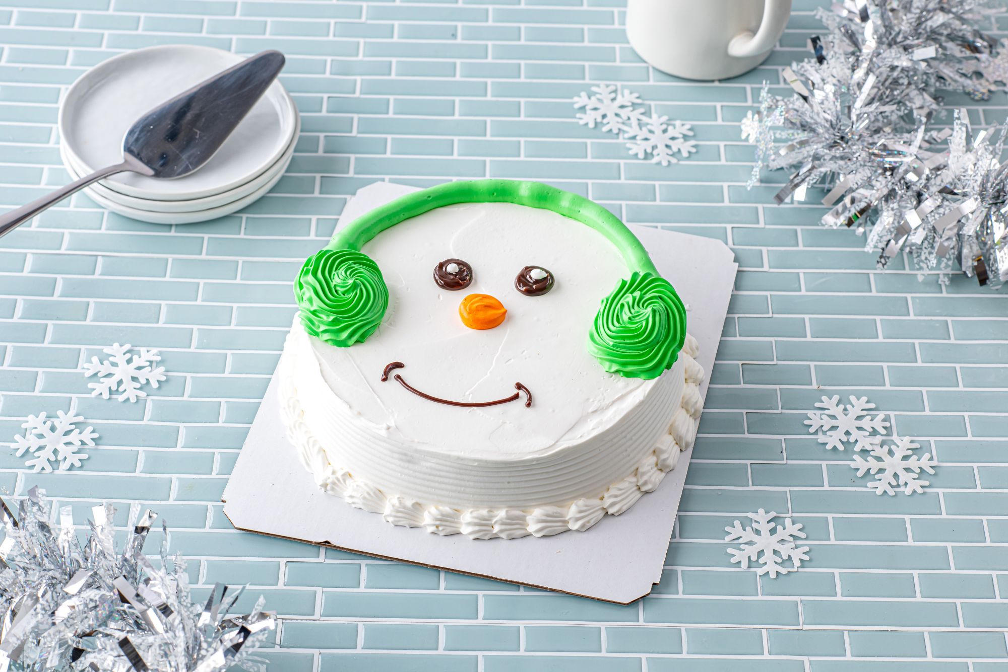 Carvel 8" Round Holiday Ice Cream Cake, Chocolate & Vanilla Ice Cream, Chocolate Crunchies, Serves 9