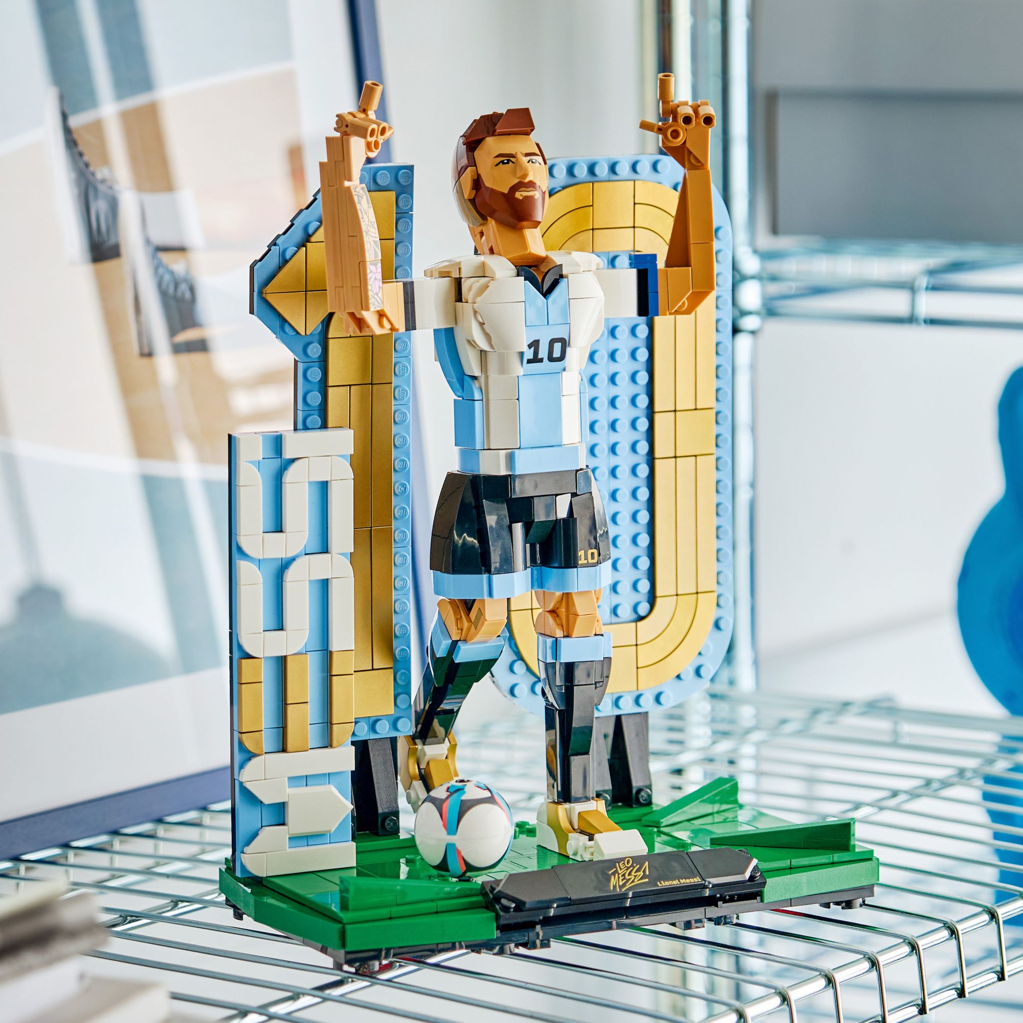 LEGO Editions Lionel Messi  Soccer Legend 43015