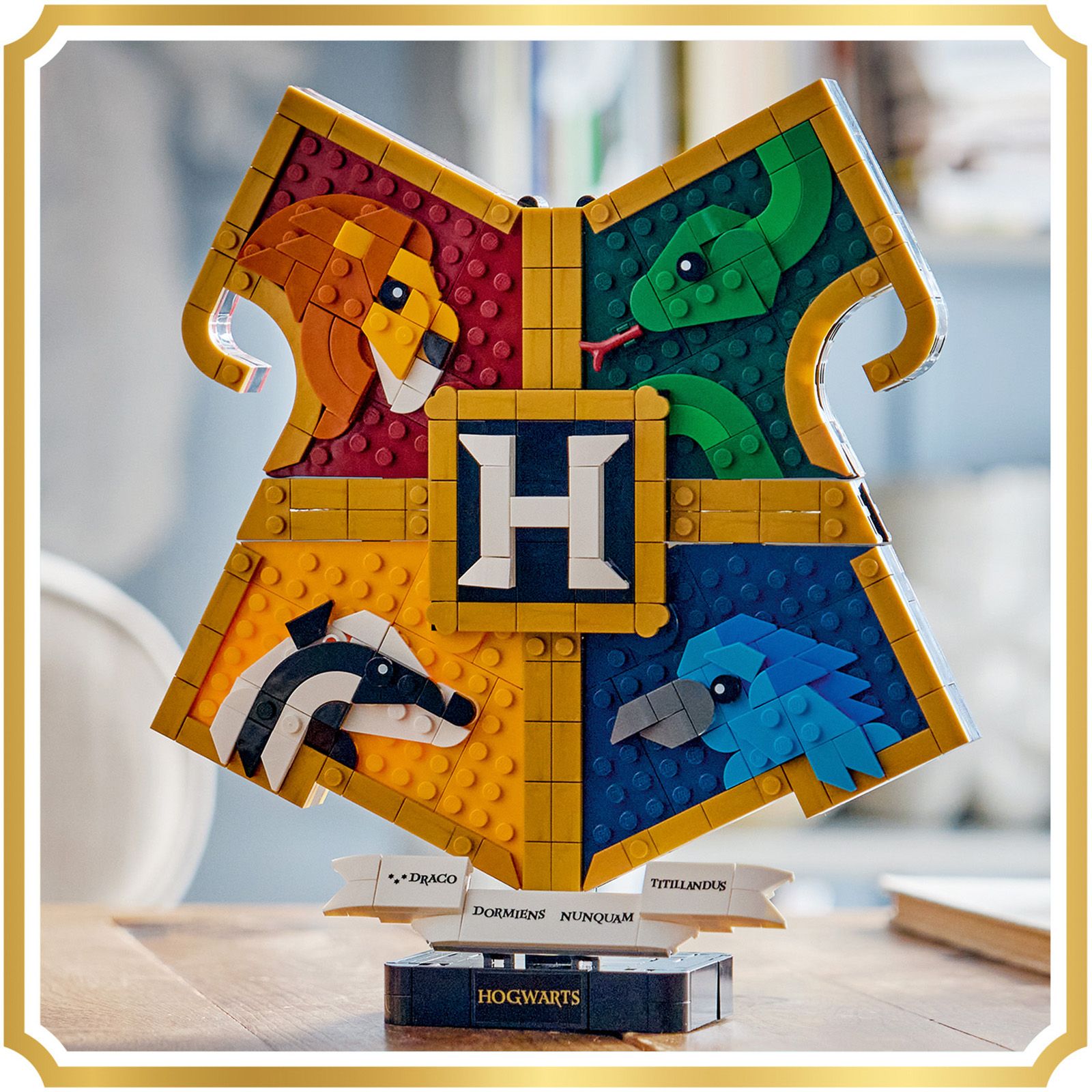 LEGO Harry Potter Hogwarts House Crest 76462