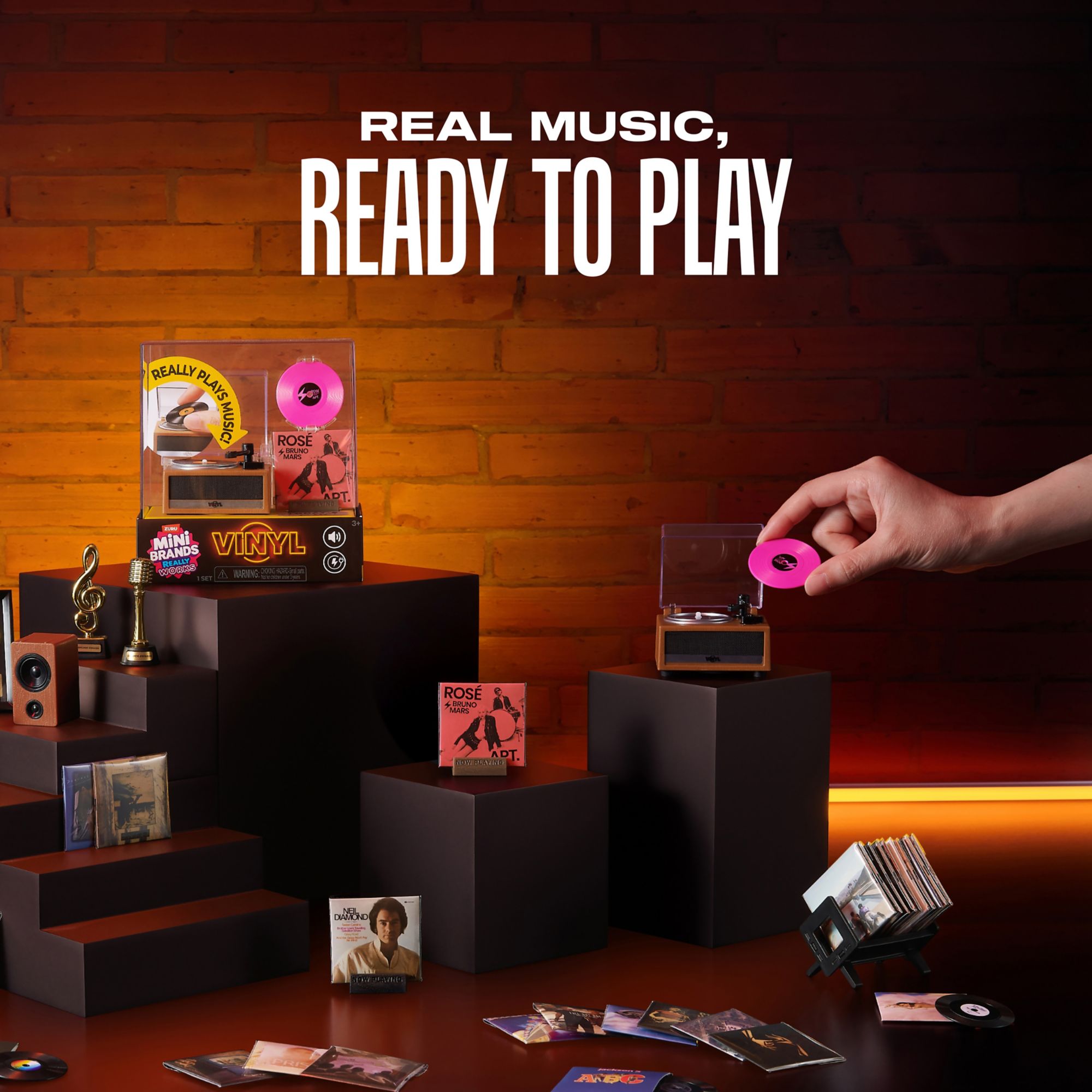 Mini Brands Vinyl Playset & Capsule 2 pk.