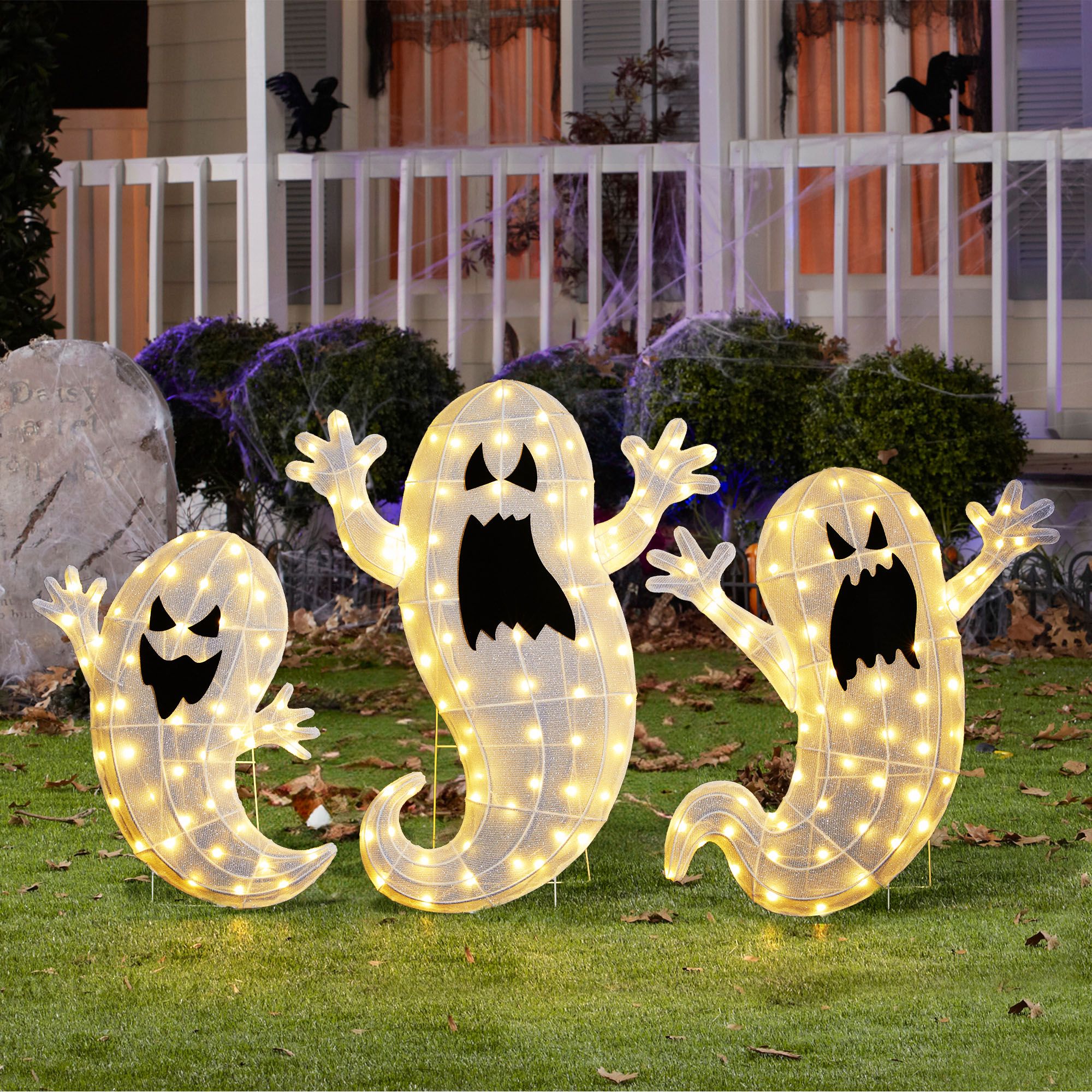 Glitzhome Lighted Halloween Ghosts Family Outdoor Decor, Set of 3