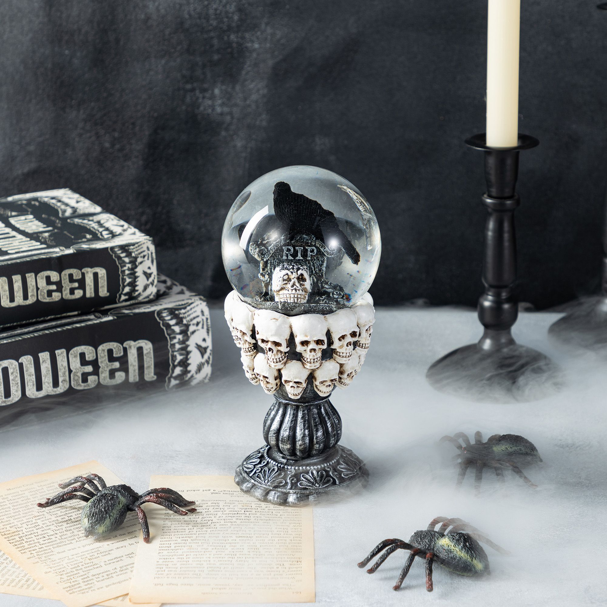 Glitzhome 100mm Halloween Resin Stacked Skull Waterglobe