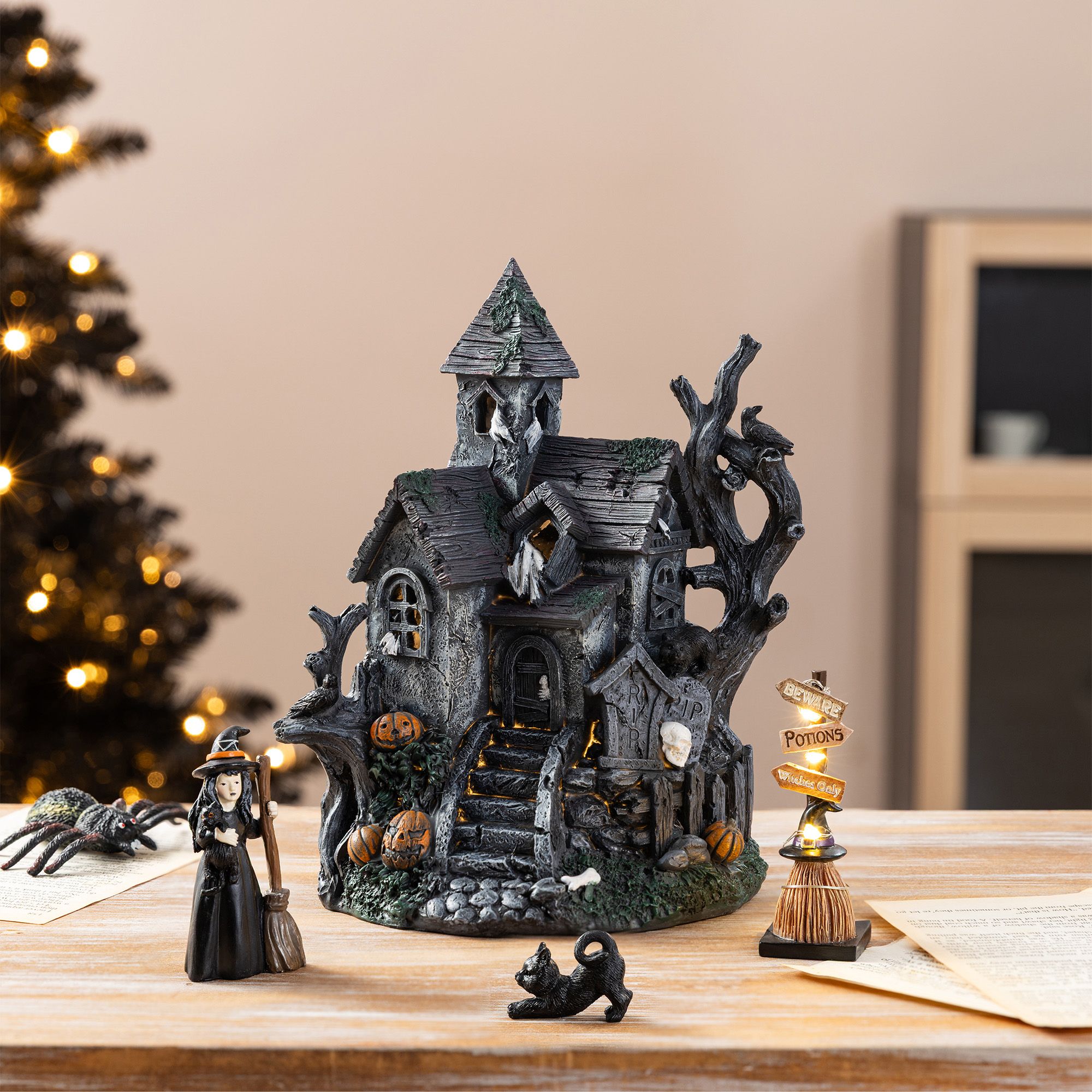 Glitzhome S/4 Halloween Lighted Resin Haunted House With Timer