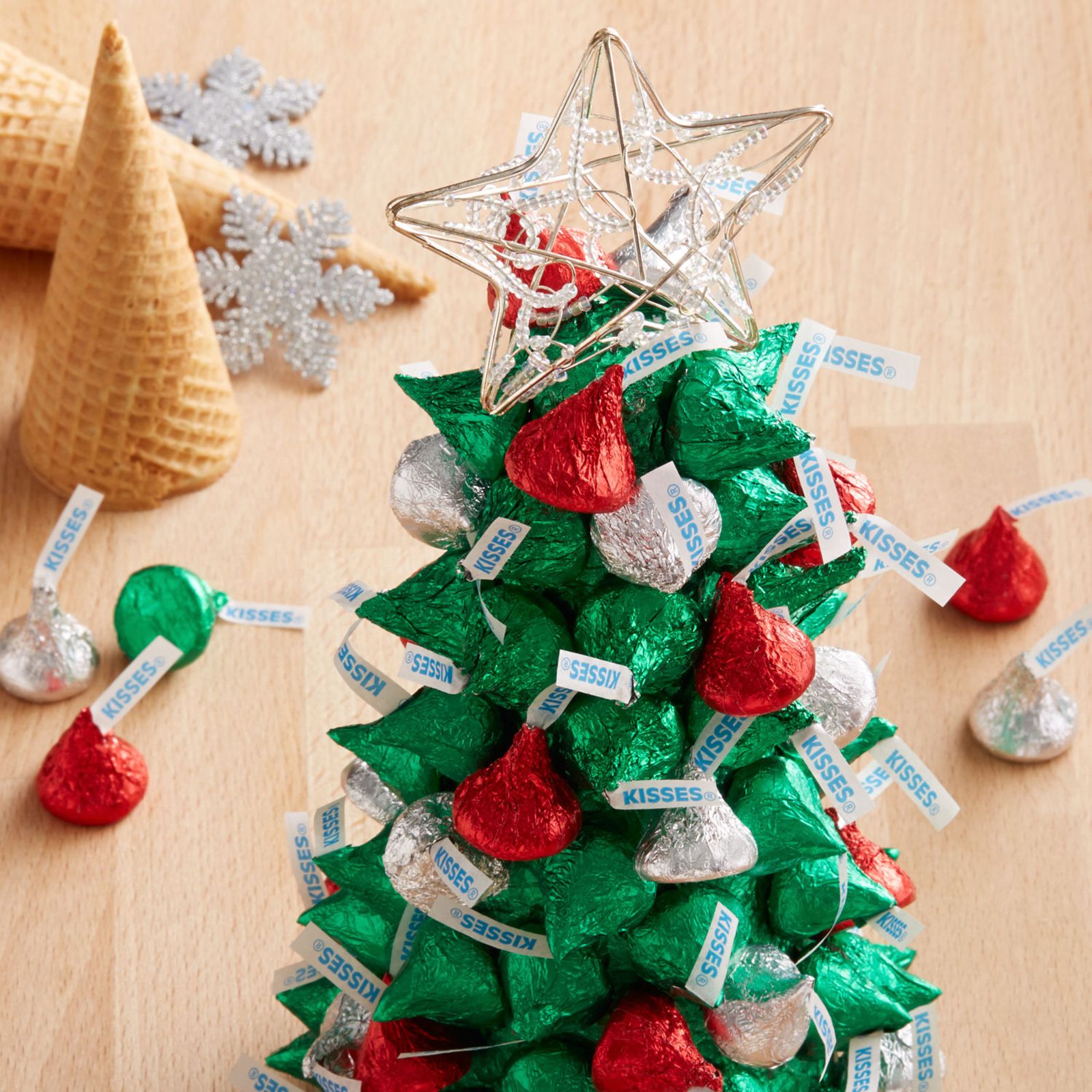Hershey's Kisses Milk Chocolate Christmas Candy Bulk Bag, Gluten Free, Bite Size Candies, 260 ct.