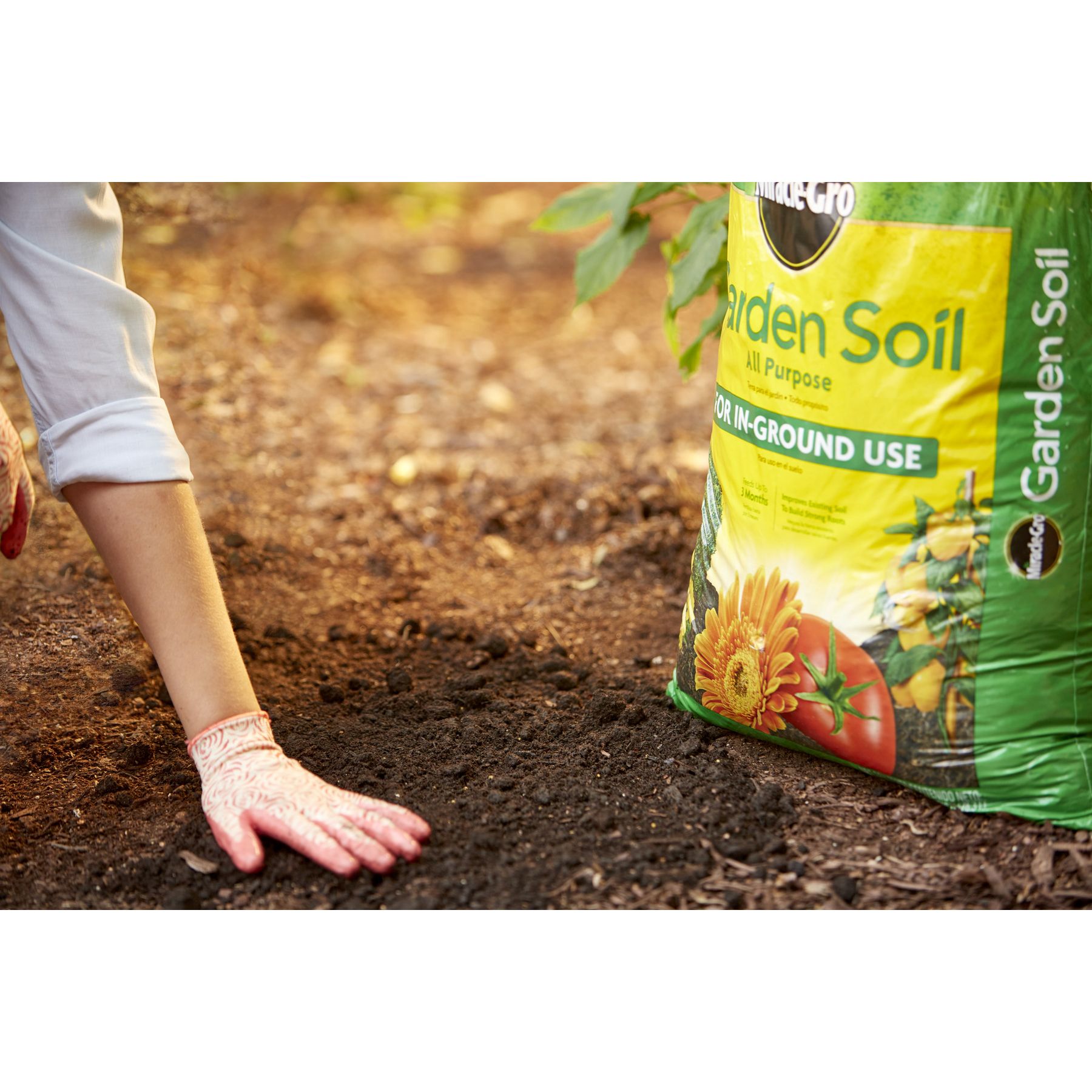 Miracle-Gro Flowers & Vegetable Garden Soil, 1 cu. ft.