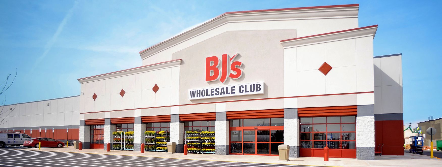 Photo of the exterior of a BJ's Wholsesale Club