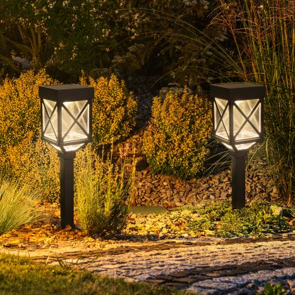 Outdoor Lighting & Decor